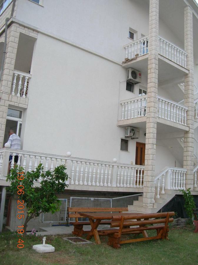 Apartments Dodik 奥瑞比克 外观 照片