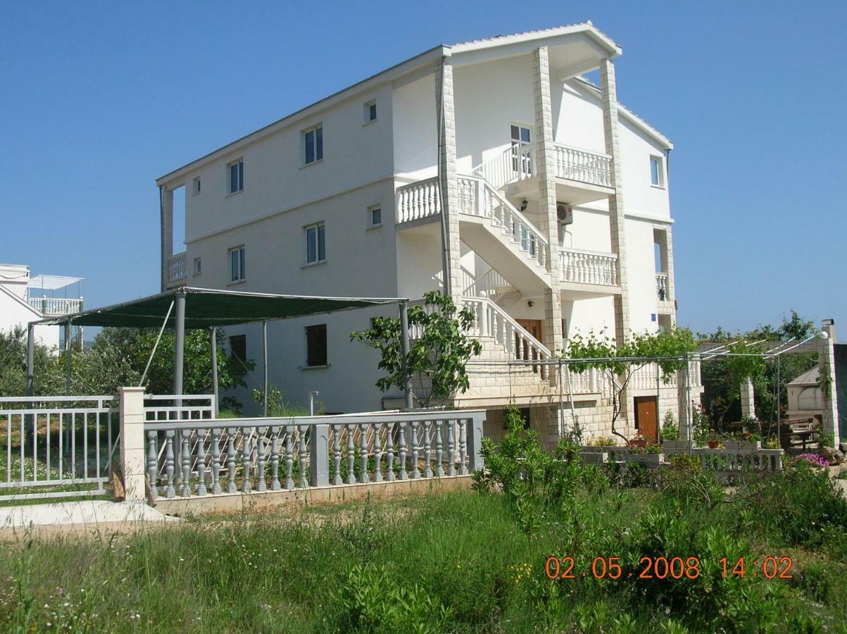 Apartments Dodik 奥瑞比克 外观 照片